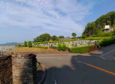 霊園北入り口から園内風景