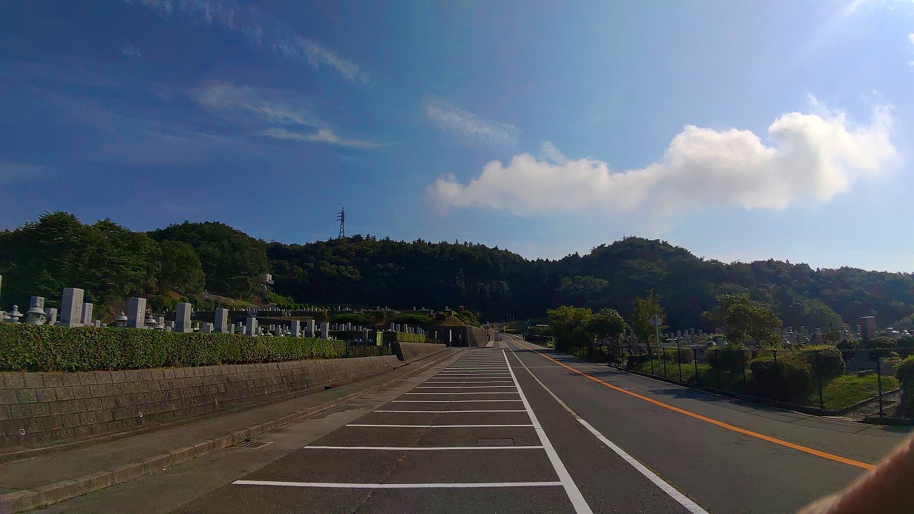 バス通り（北東向き）北口バス停風景