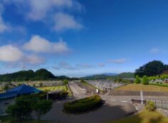 霊園北入り口から園内風景