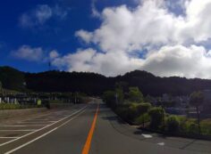 バス通り（北東向き）北口バス停方向