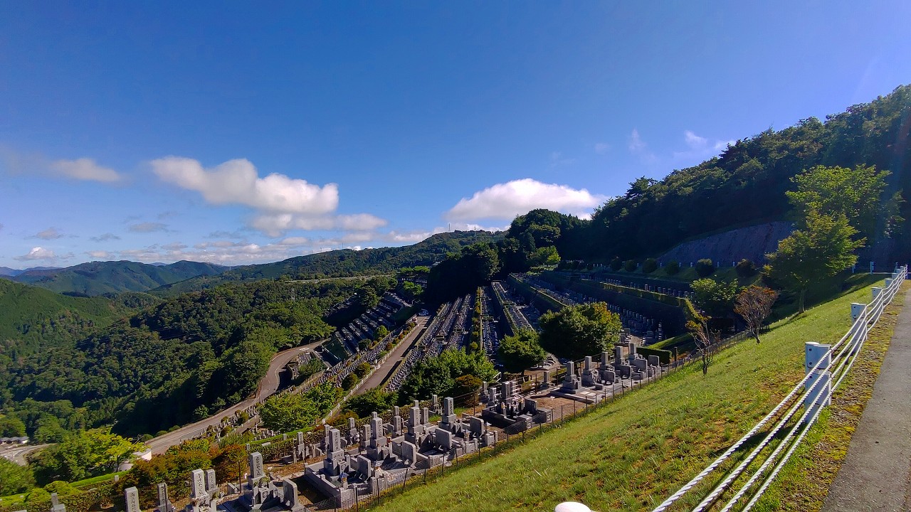 7区3番墓所上段駐車場から風景①