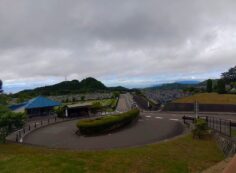 霊園北入口から園内風景