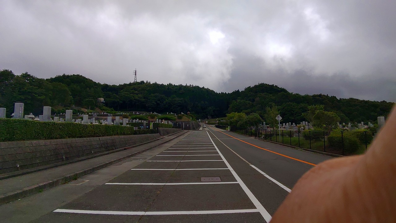 バス通り（北東方向）北口風景