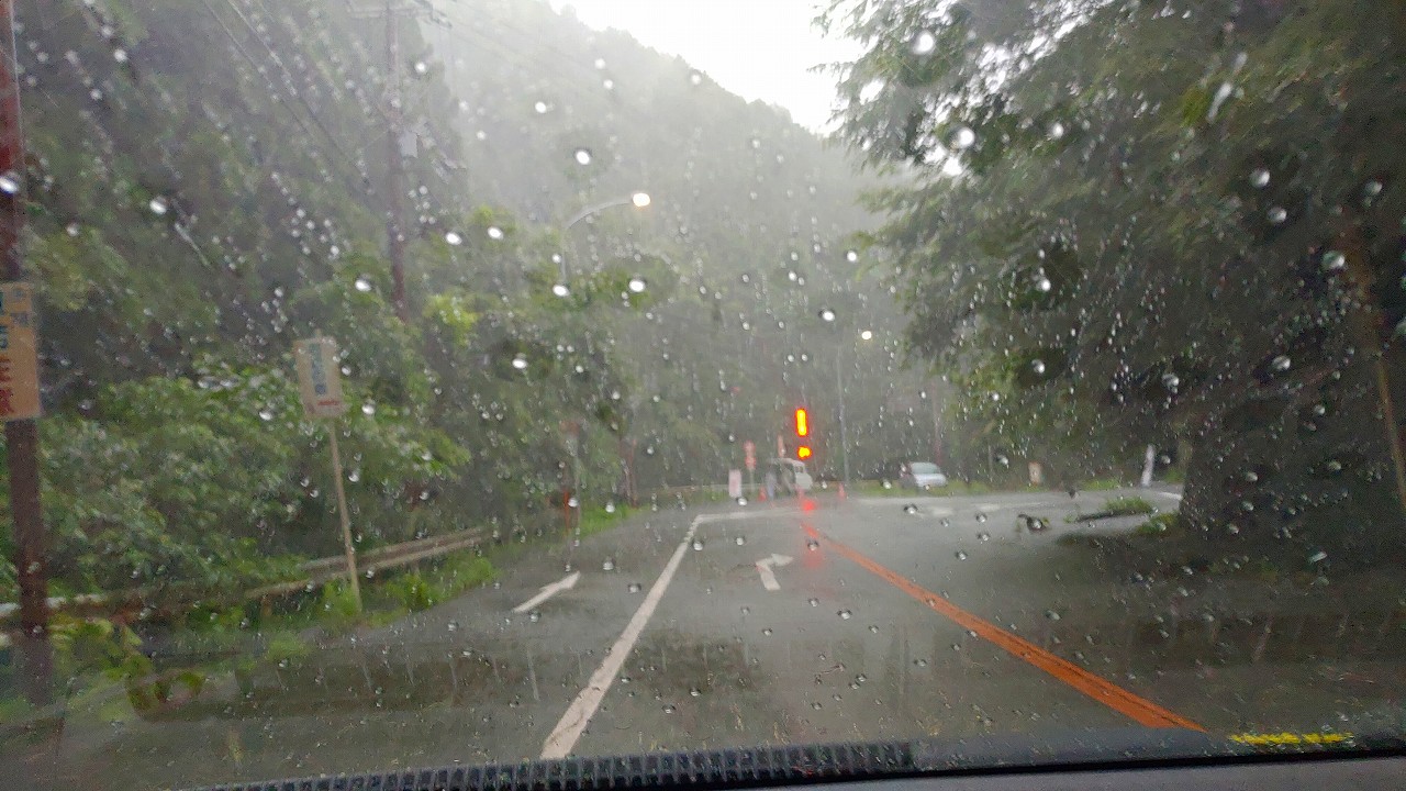 府道4号線：勝尾寺～滝道・高山三叉路、通行止