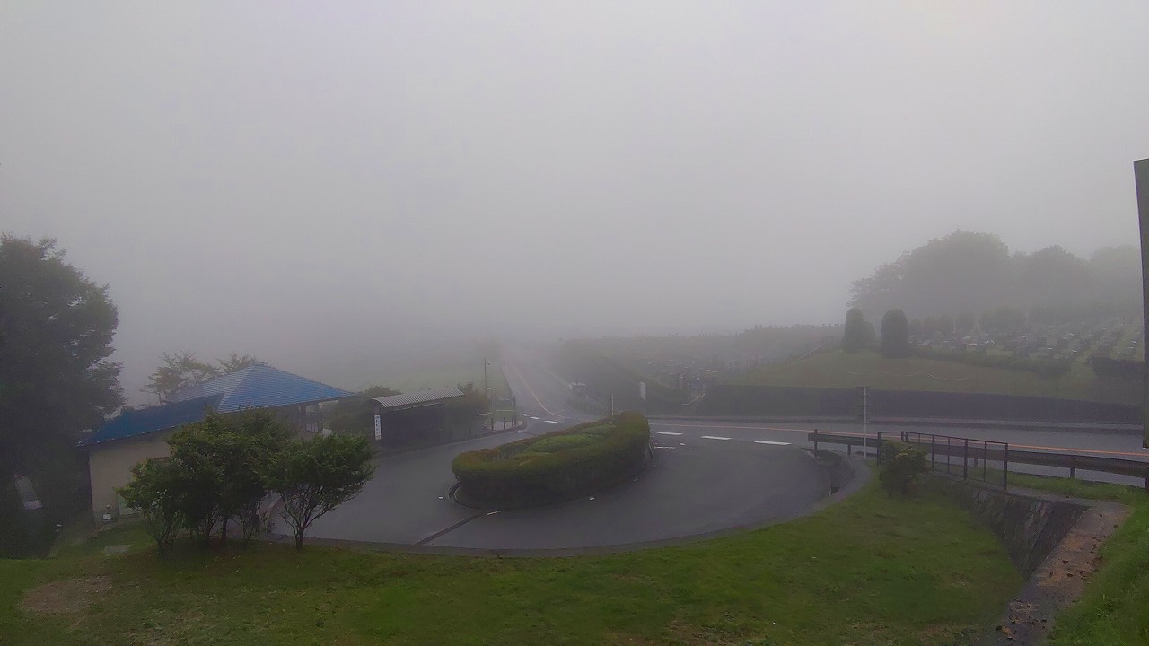 霊園北入り口から園内風景