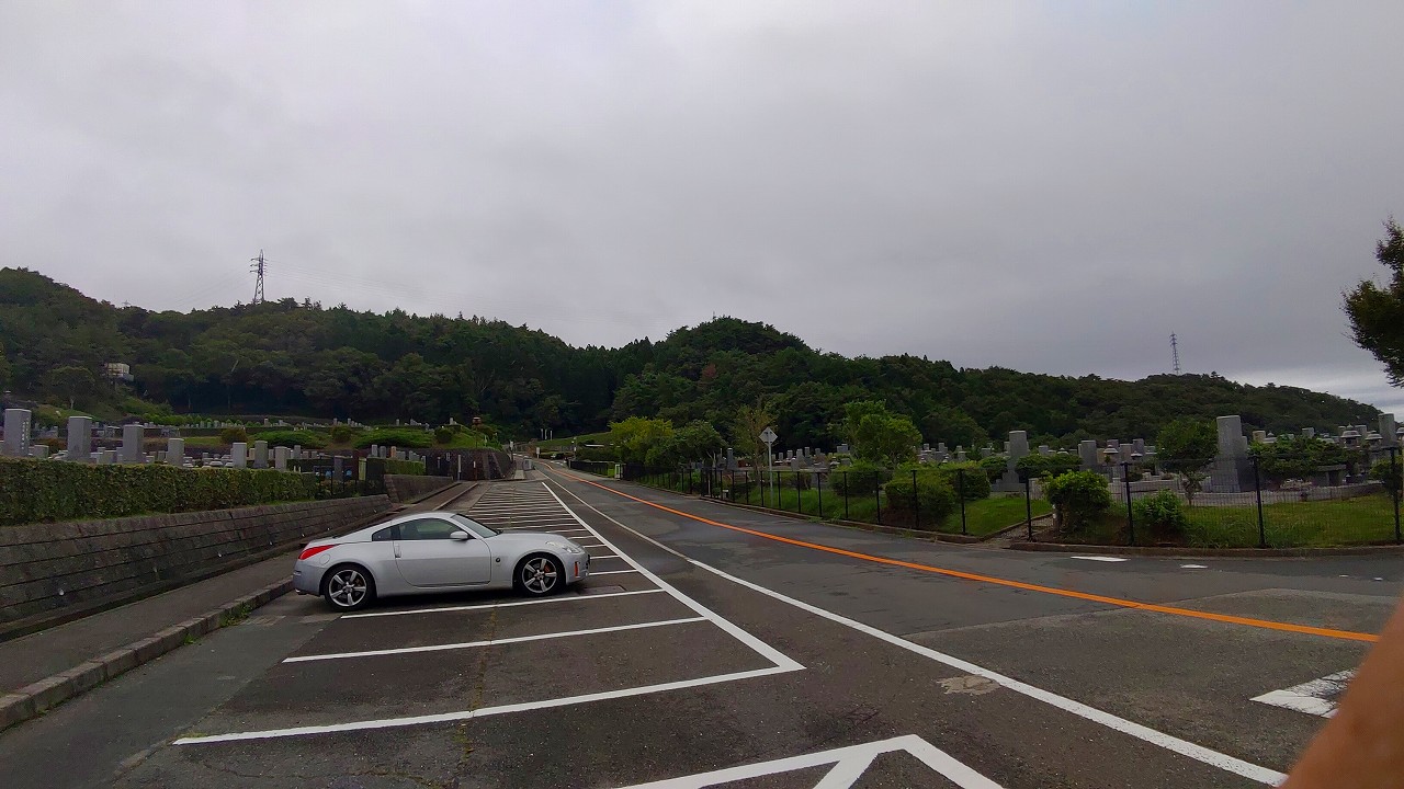 バス通り（北東向き）北口バス停風景