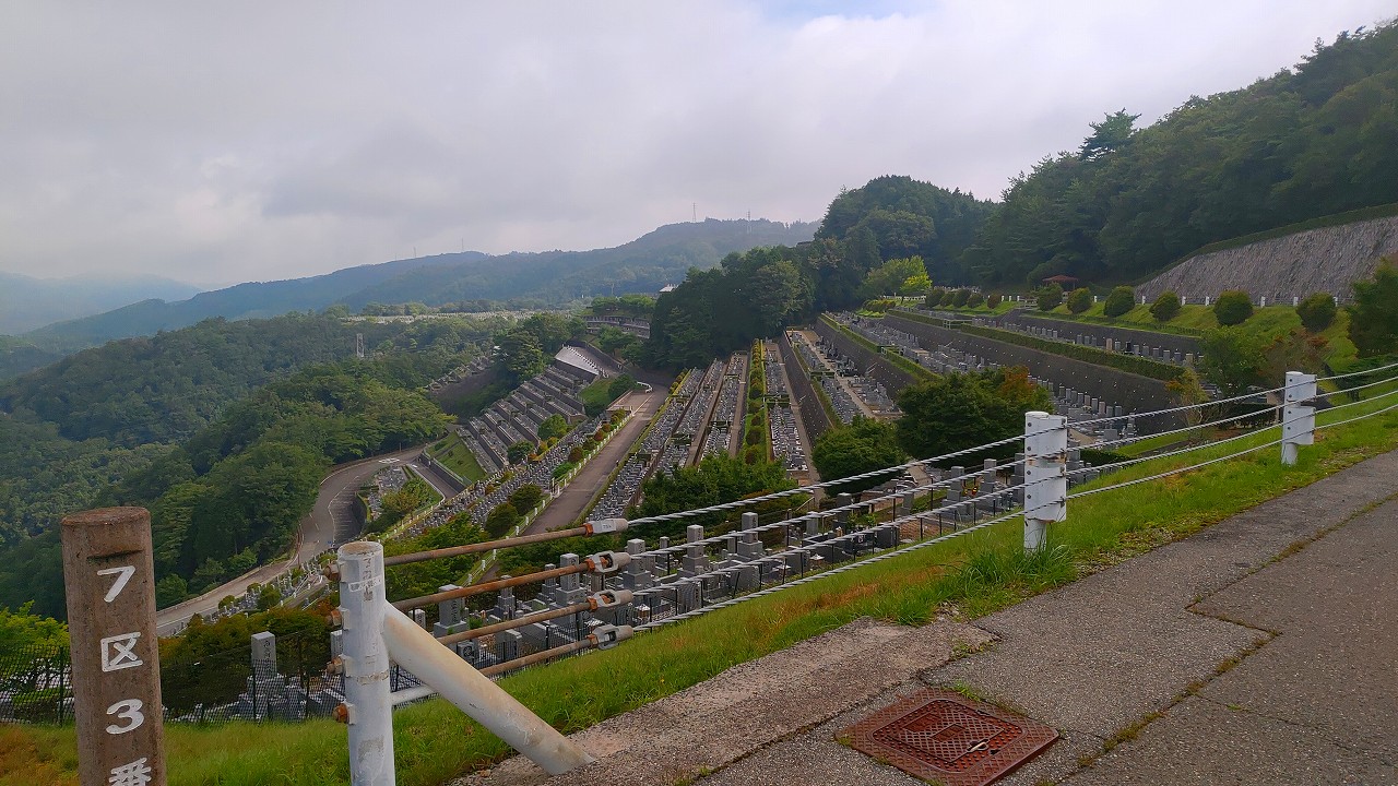 7区3番墓所上段駐車場から風景①