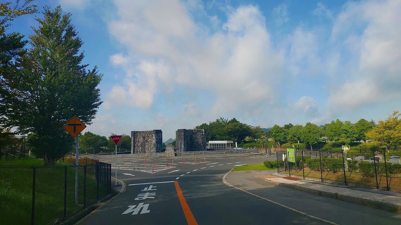 バス通りモニュメント風景