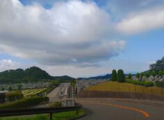 霊園北入り口から園内風景