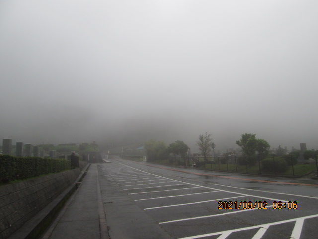 バス通り（北東向き）北口バス停方向