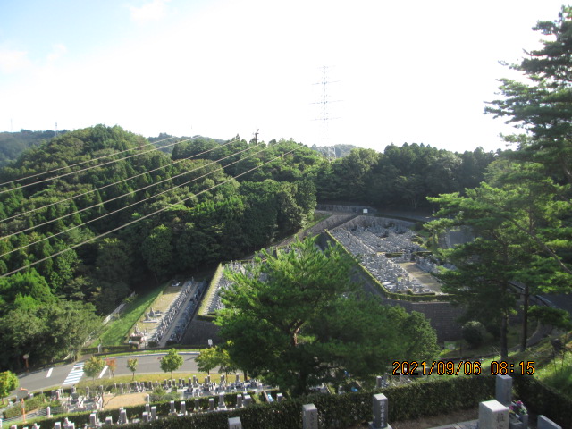 8区4番枝道駐車場から8区7番墓所風景