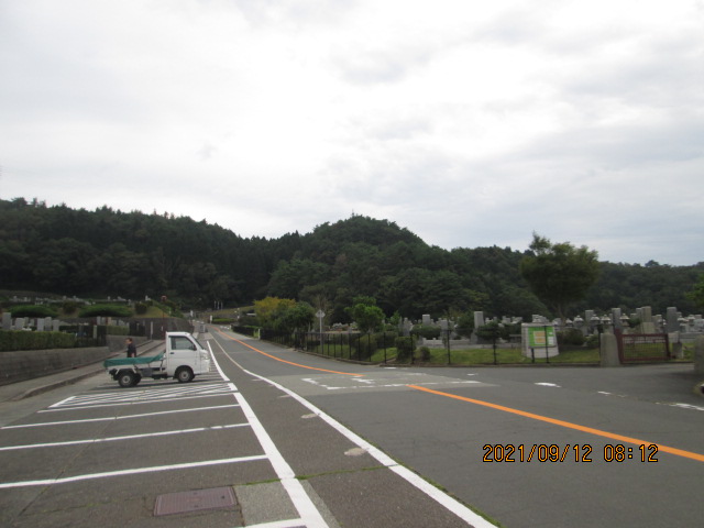 バス通り（北東向き）北口バス停風景