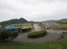 霊園北入り口から園内風景