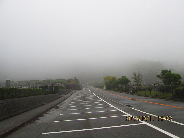 バス通り（北東向き）北口バス停方向