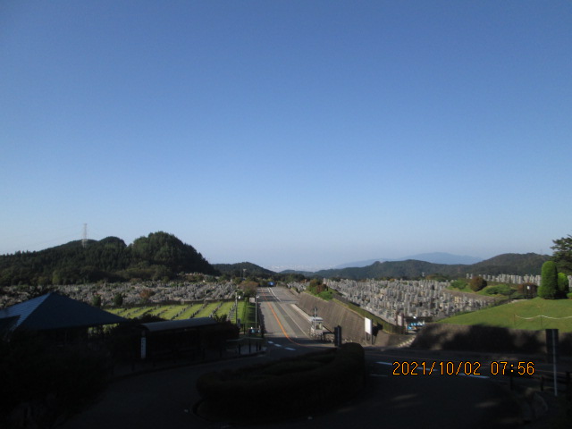 霊園北入り口から園内風景