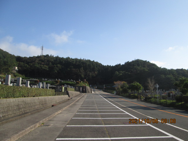 バス通り（北東向き）北口バス停方向