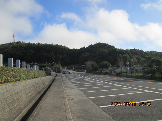 バス通り（北東向）北口バス停方向