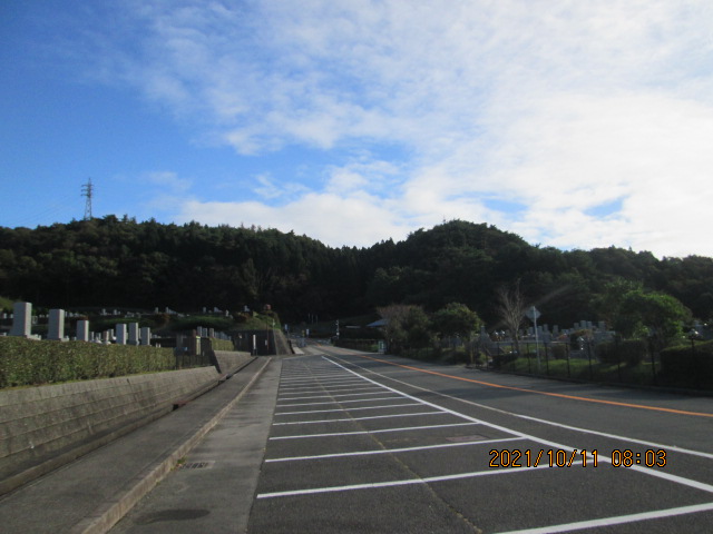 バス通り（北東向）北口バス停方向