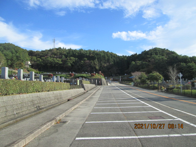 バス通り（北東方向）北口バス停風景