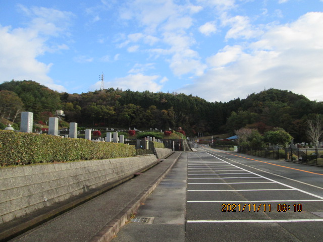 バス通り（北東向）北口バス停方向