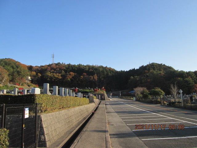 バス通り（北東向き）北口バス停方向