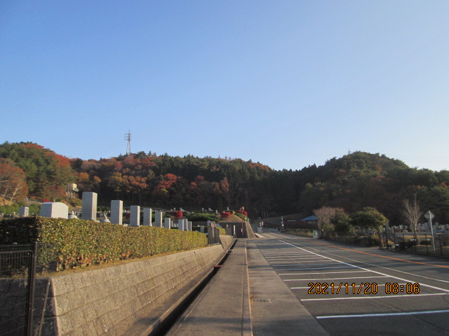 バス通り（北東方向）北口バス停風景