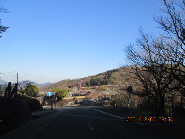 バス通り・2区墓所駐車場から