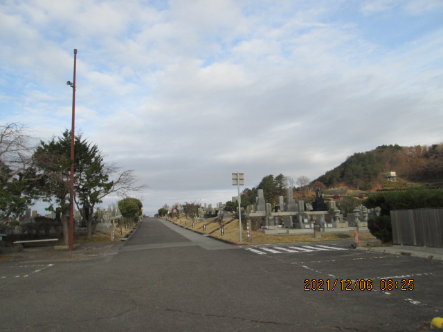 1区8番墓所駐車場から（北方向）