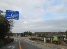 バス通り・モニュメント方向