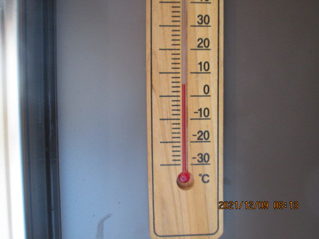 北口バス停　寒暖計　5度