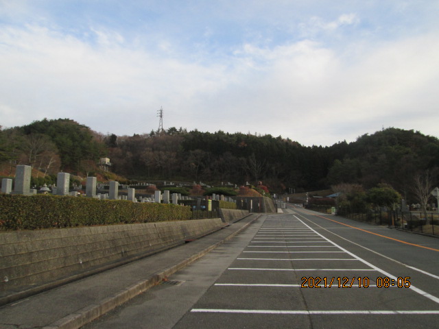 バス通り（北東方向）北口バス停風景
