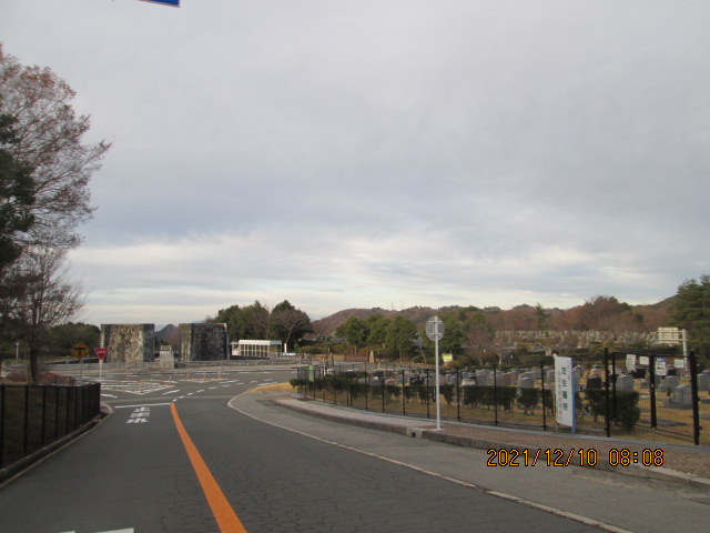 バス通り・モニュメント方向