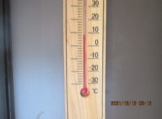 北口寒暖計　気温8度