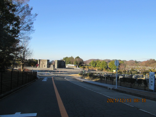 バス通り・モニュメント方向