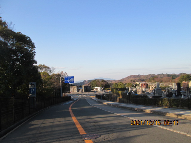 バス通りモニュメント方向風景