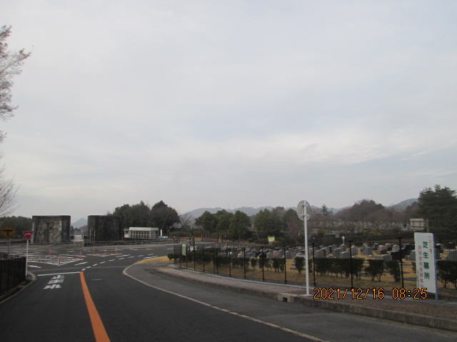 バス通り・モニュメント方向