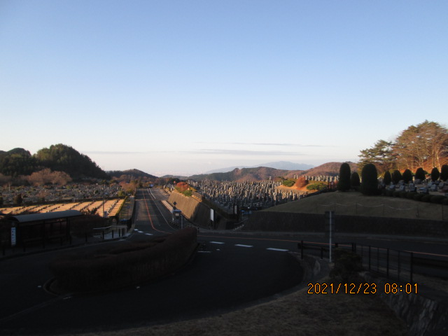 霊園北入り口から風景　