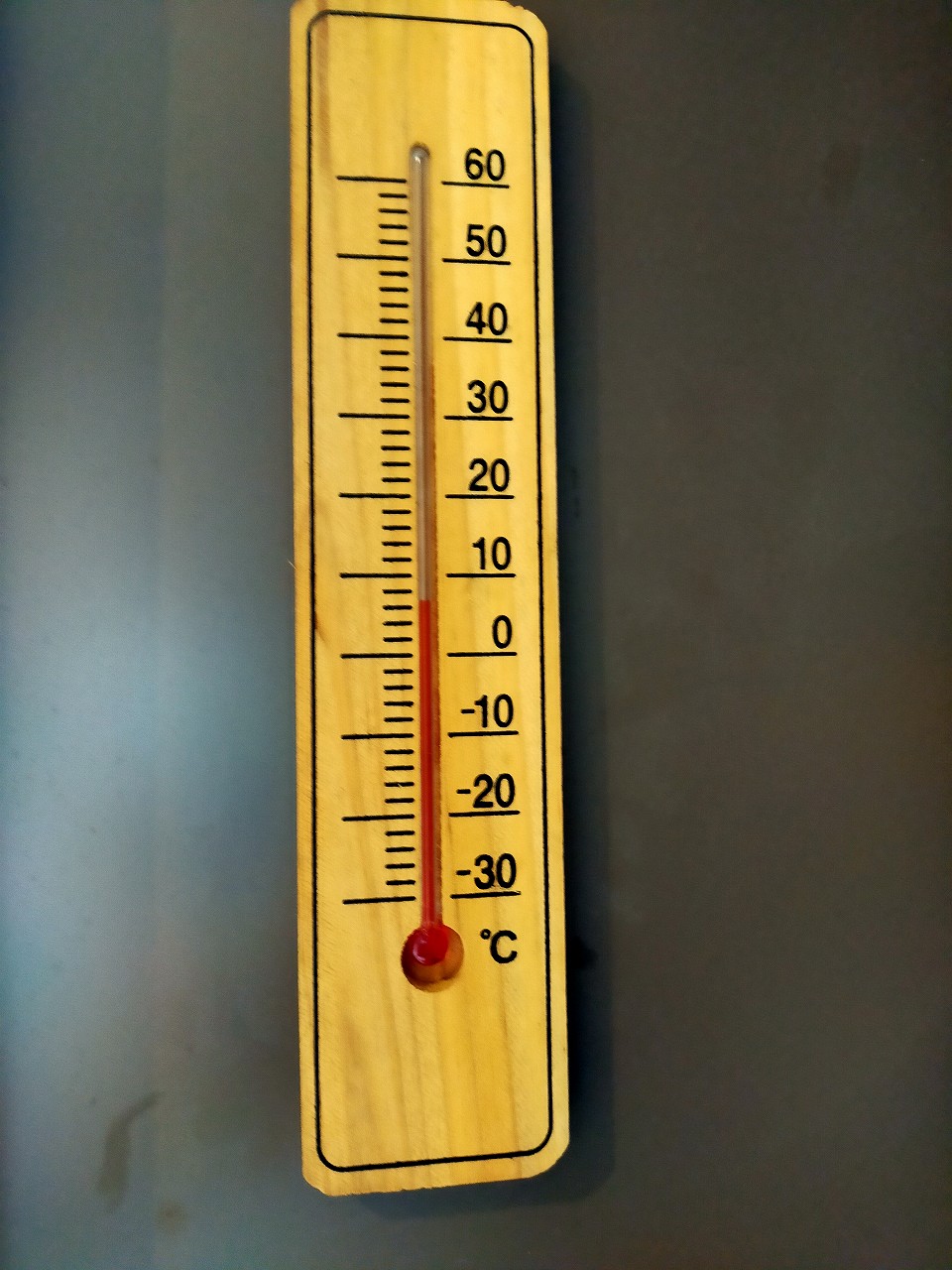 北口バス停　寒暖計7度