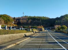 バス通り（北東向き）北口バス停方向