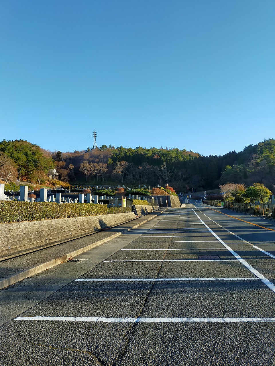 バス通り（北東向き）北口バス停方向