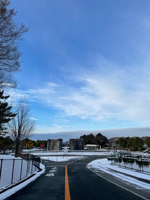 バス通りモニュメント方向風景