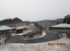 霊園北入り口から風景　小雪