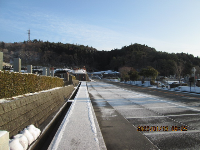 バス通り（北東向き）北口バス停方向