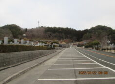 バス通り（北東向き）北口バス停方向