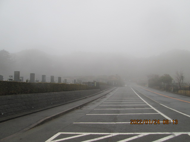 バス通り（北東方向）北口バス停風景