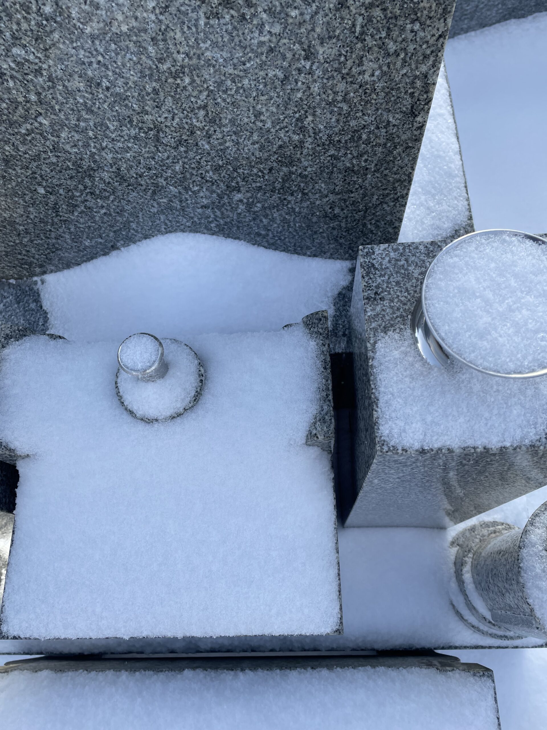 墓所内積雪　凍結