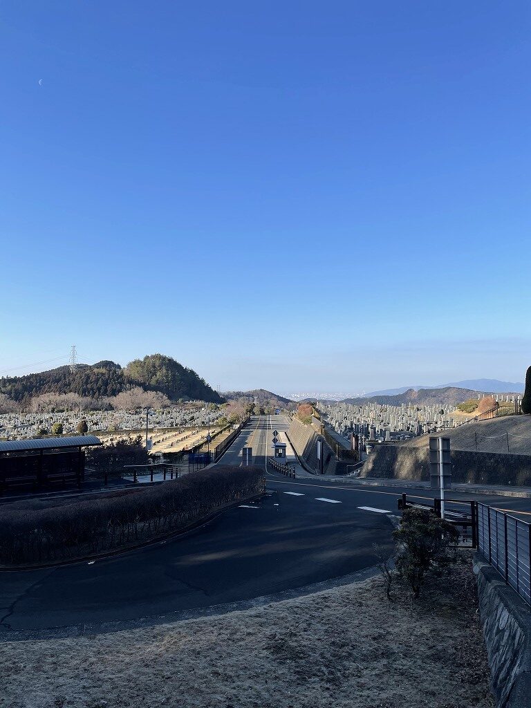 霊園北入り口から風景　