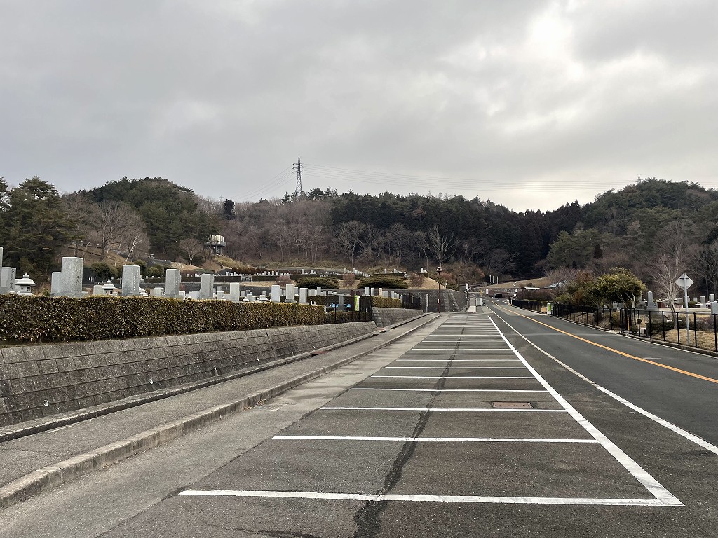 バス通り（北東方向）北口バス停風景