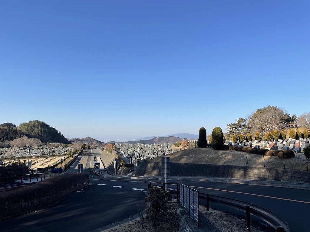 霊園北入り口から風景　