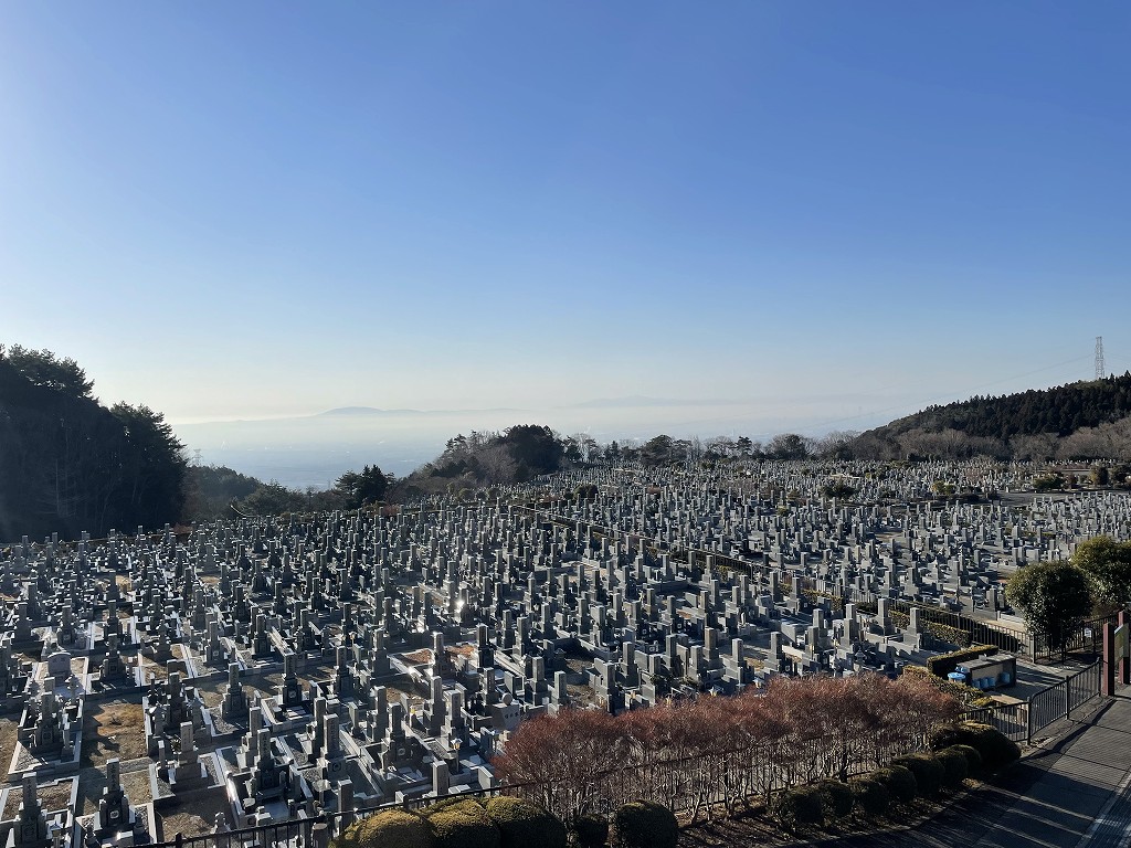 11区1番芝墓所から（南）風景